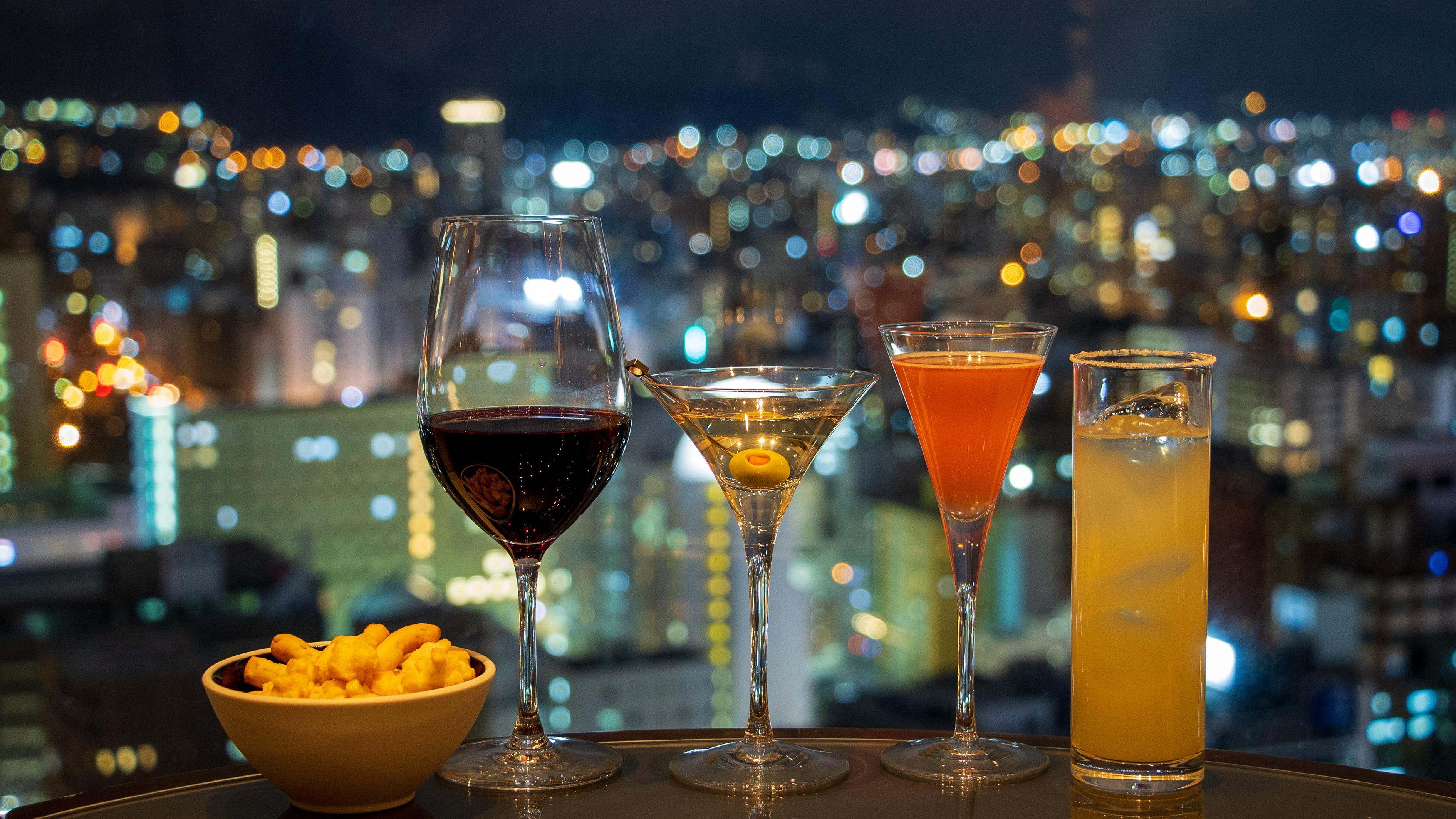 ご宿泊者さま限定のナイトキャップセットもご用意。日本新三大夜景都市札幌の夜景を眼下に、おやすみ前の上質なひとときをお過ごしください。