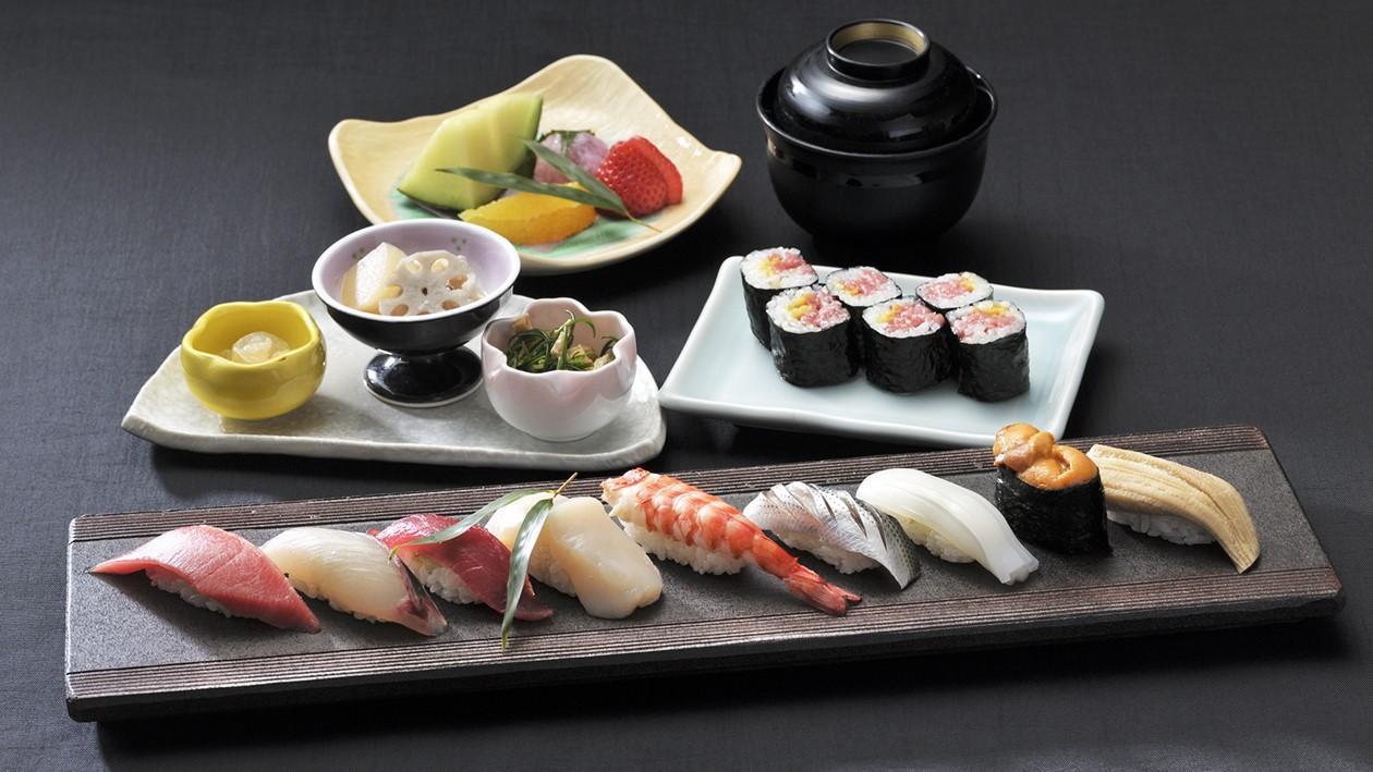 その日のおすすめのネタが含まれた「江戸前寿司」のディナーコース　