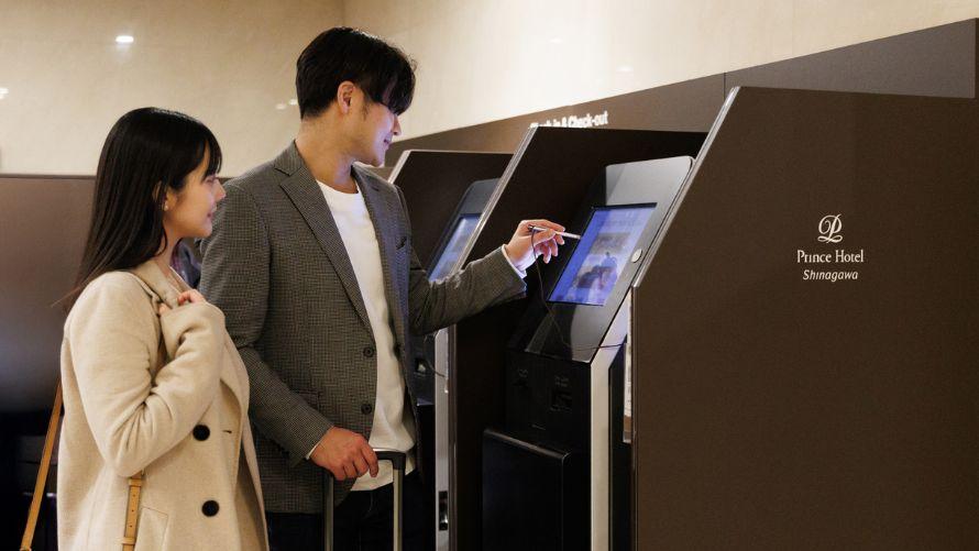 ロビーにあるセルフチェックイン・アウト機