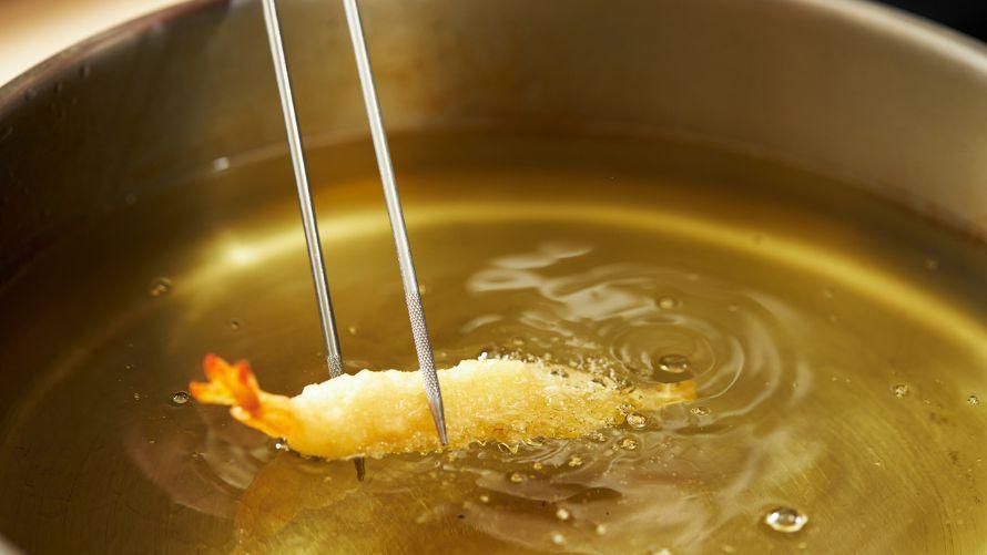 揚げている海老