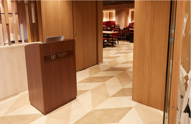 ご案内横の通路に一部狭い箇所がございます