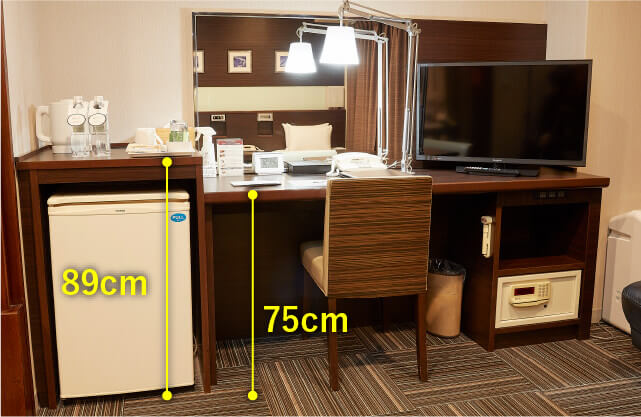 デスクの高さ　89センチメートル　デスクの高さ　75センチメートル
