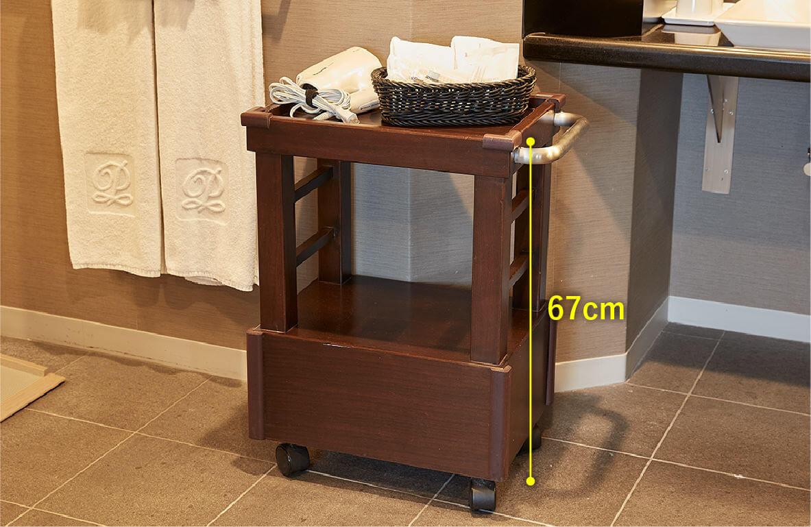 アメニティワゴンの高さ　67センチメートル