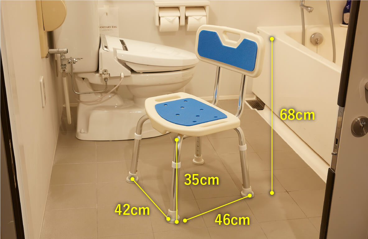 バスチェアのサイズ　座面の高さ35センチメートル　横幅42センチメートル　奥行46センチメートル　高さ68センチメートル