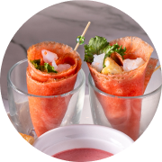 苺・海老・玉子のミモザサラダ クレープ仕立て