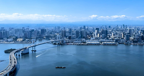 東京の大空へ絶景飛行 日常からのエスケープ
