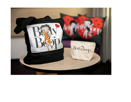 【特典1】オリジナルトートバッグ／【特典2】オリジナルポーチ