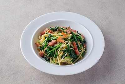 二口のほうれん草とマッシュルームのグリーンパスタ