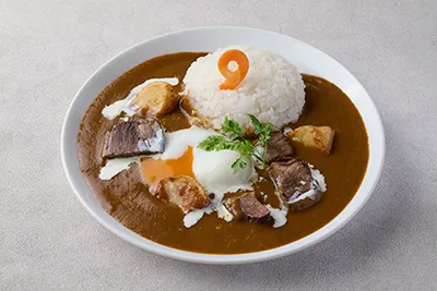 影山も大好き！ポークカレー温卵のせ