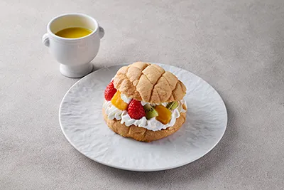 田中も大好き！メロンパンフルーツサンドイッチ