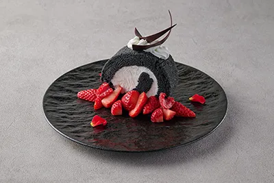 黒尾の漆黒ロールケーキ