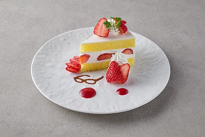 月島も大好き！ショートケーキ　チョコ眼鏡添え