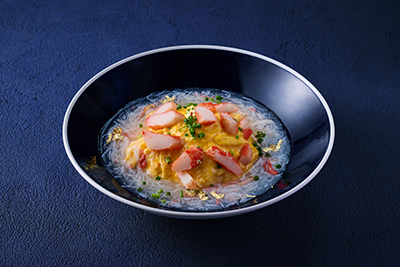 金色あんを纏う蟹入り天津飯