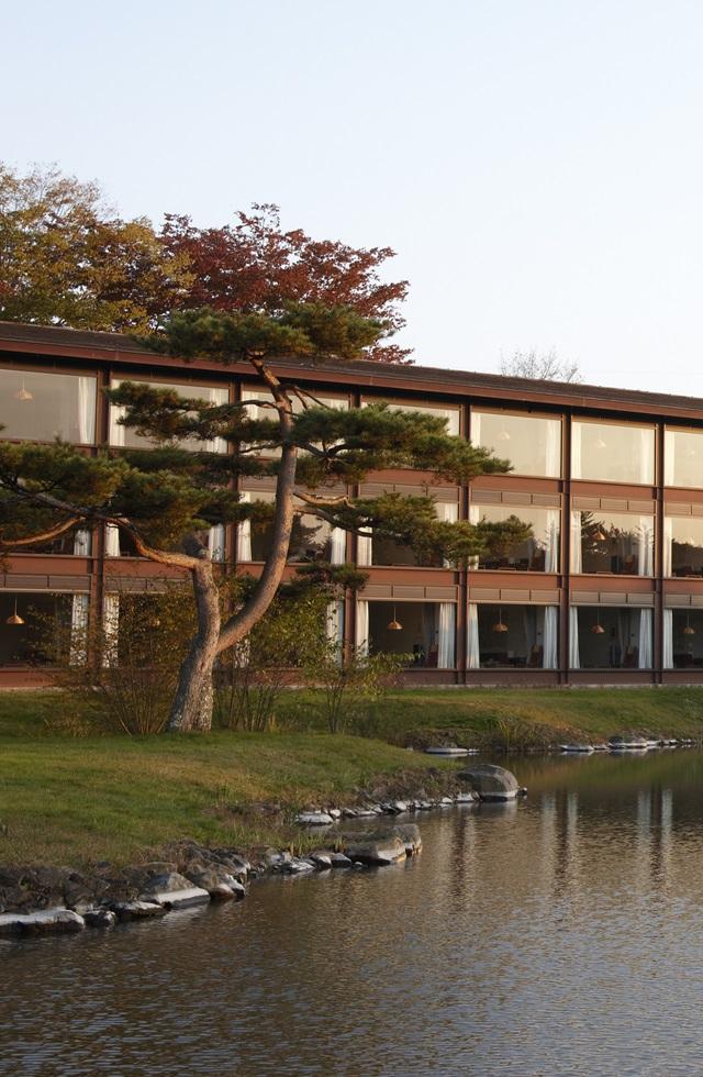 秋のザ・プリンス 軽井沢外観