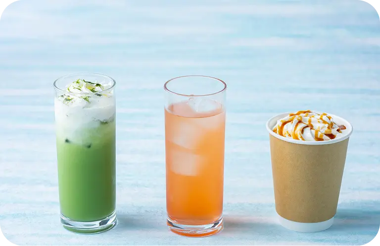左より抹茶ミルク・アセロラドリンク・キャラメルカフェラテ