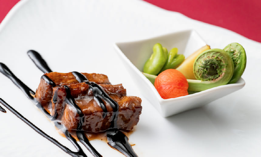 博多和牛の煎り焼き野菜添え