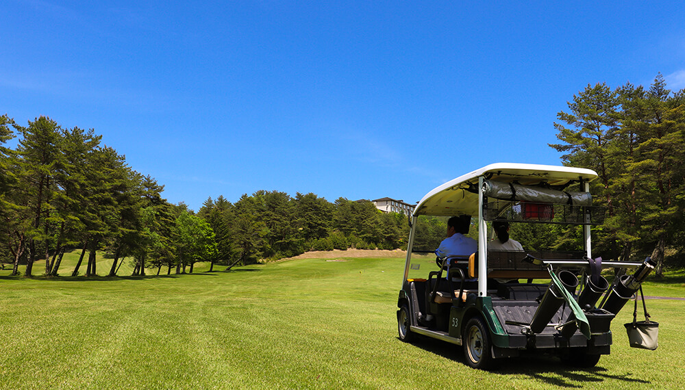 大切な人と 高原の爽やかな風を感じるグラスガーデンドライブ