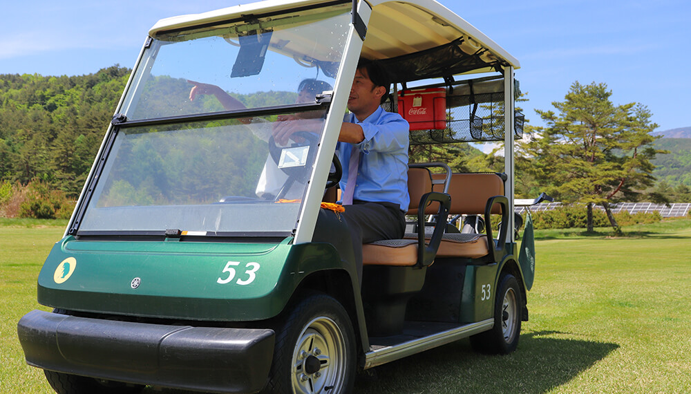 大切な人と 高原の爽やかな風を感じるグラスガーデンドライブ