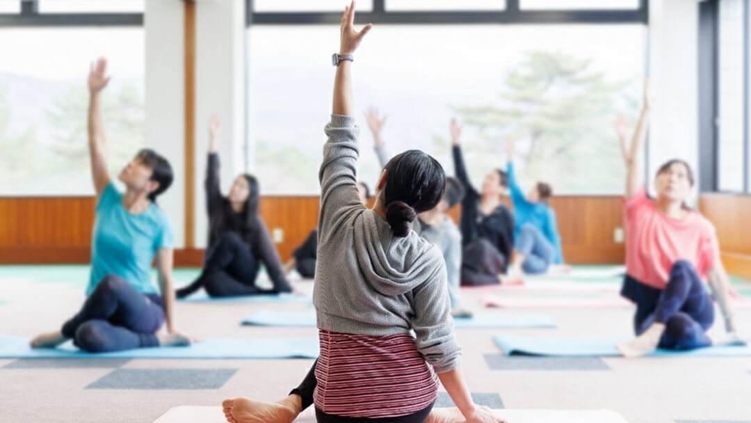 愛妻家の聖地で行う モーニングヨガ