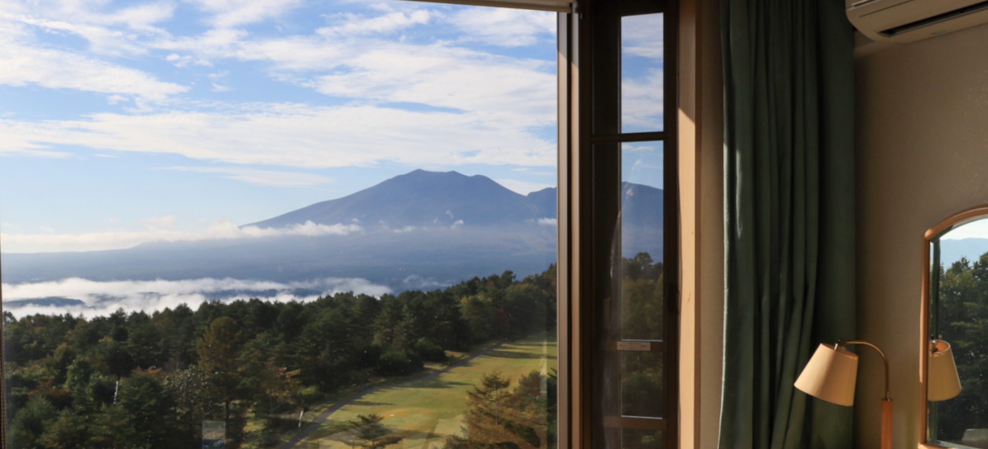 客室から見える浅間山