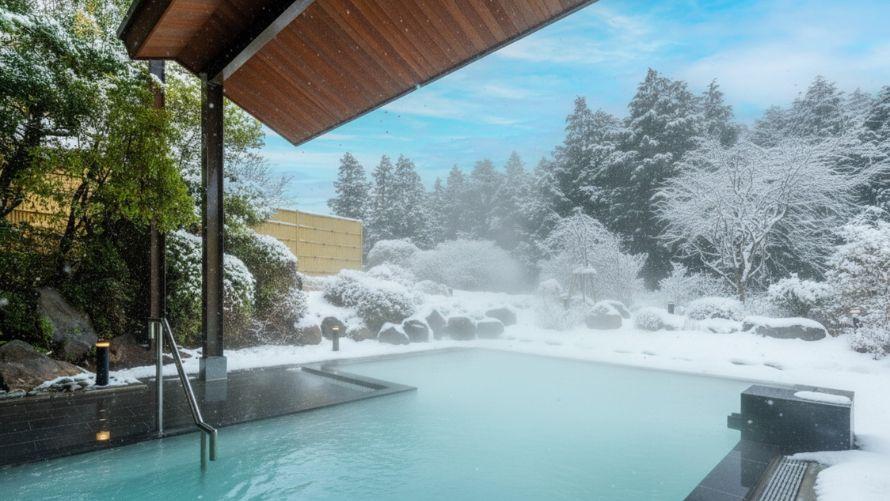 箱根湯の花プリンスホテルの庭園を写したものです。木々が生い茂り、朝日の光が差し込む美しい小道が続いています。非常に静かで、自然の豊かさを感じさせる風景です。